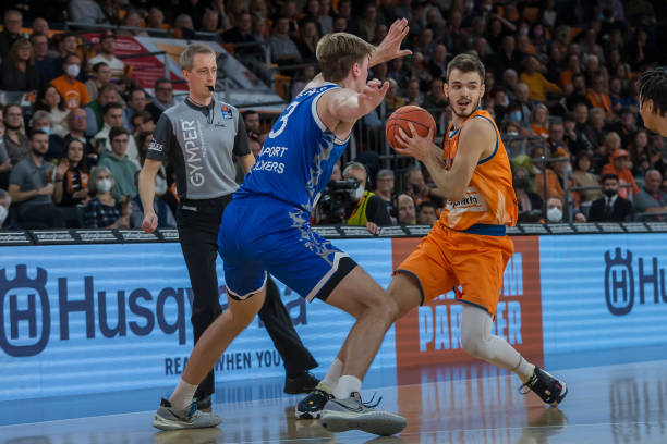 更与球员本 更与球员本